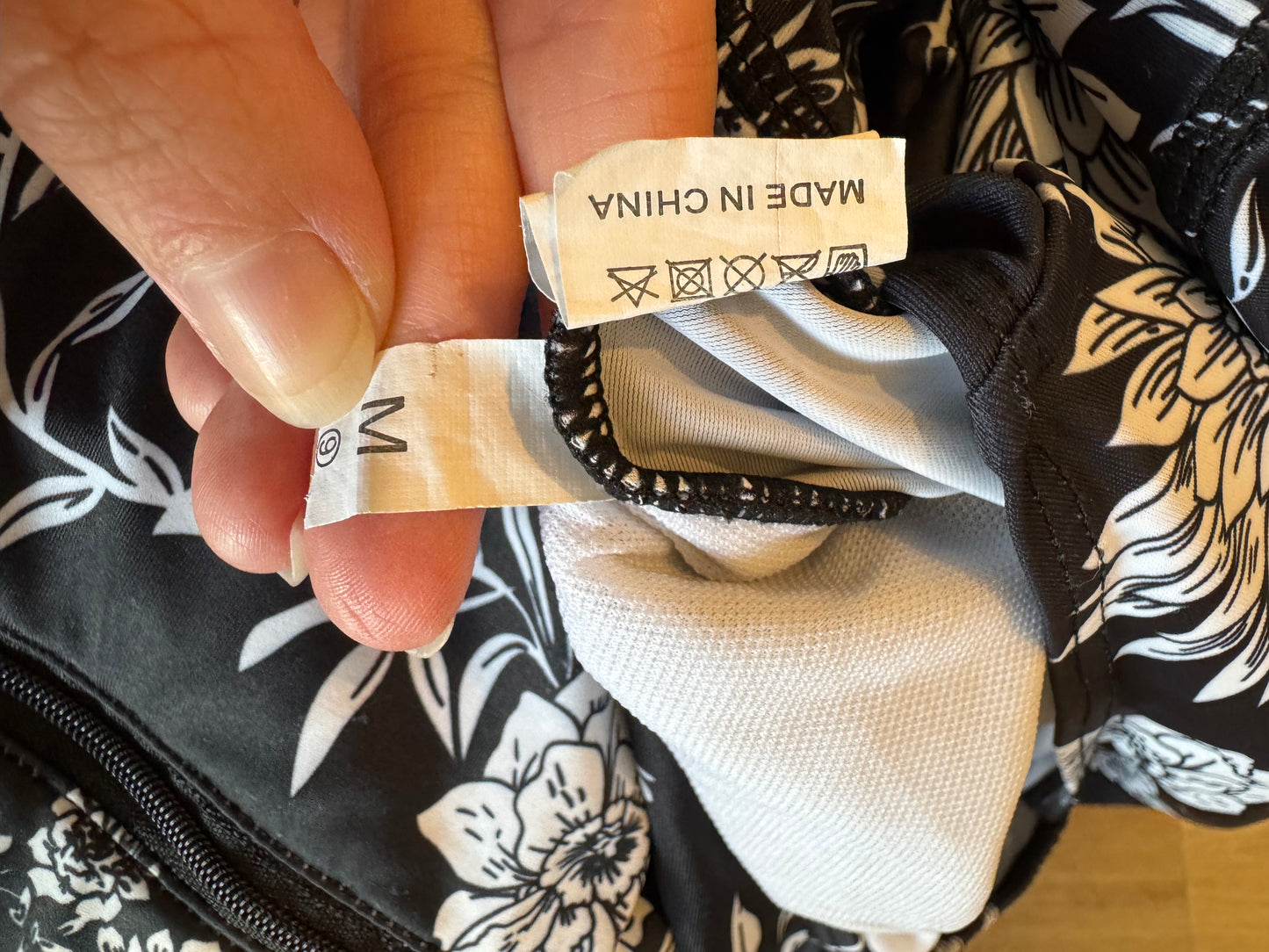 No Brand Black and White Floral Rash-guard