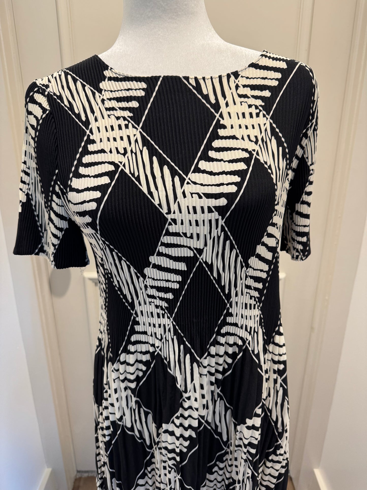 Kindred Black and White Pleated Midi Dress