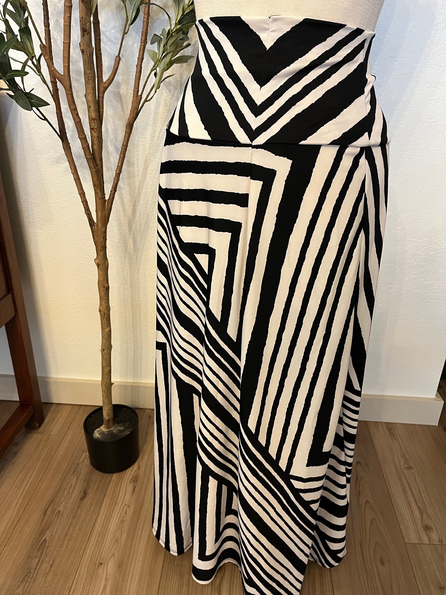 Sunny Leigh Black and White Print Maxi Skirt