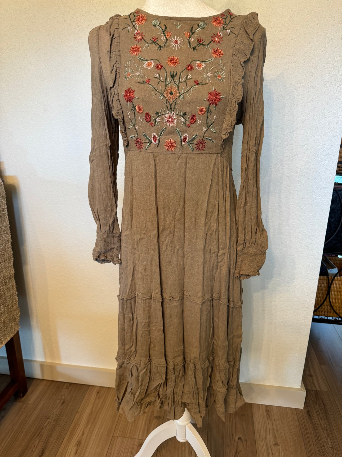 No Brand Beige Midi Dress With Embroidery Accent