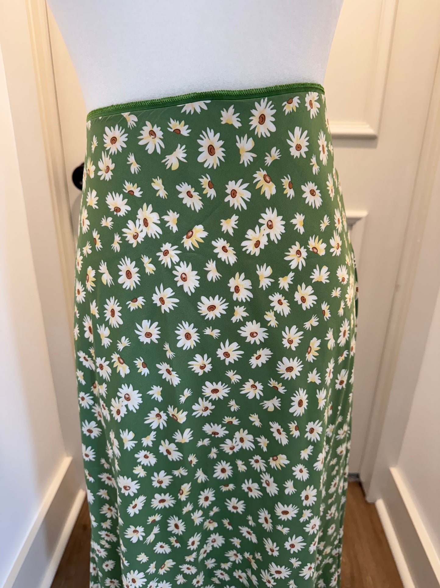 Shein Green Daisy Print Slip Skirt