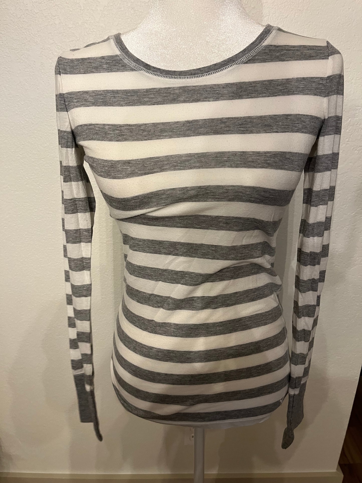 American Eagle White and Gray Stripe Top