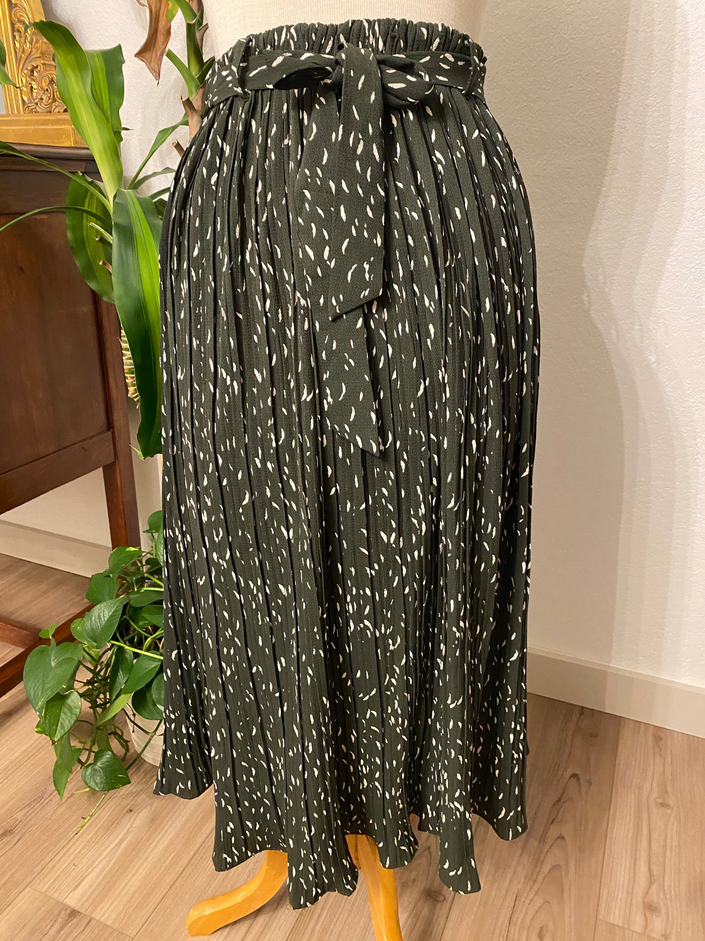 Alice Blue Olive Green Pleated MIDI Skirt