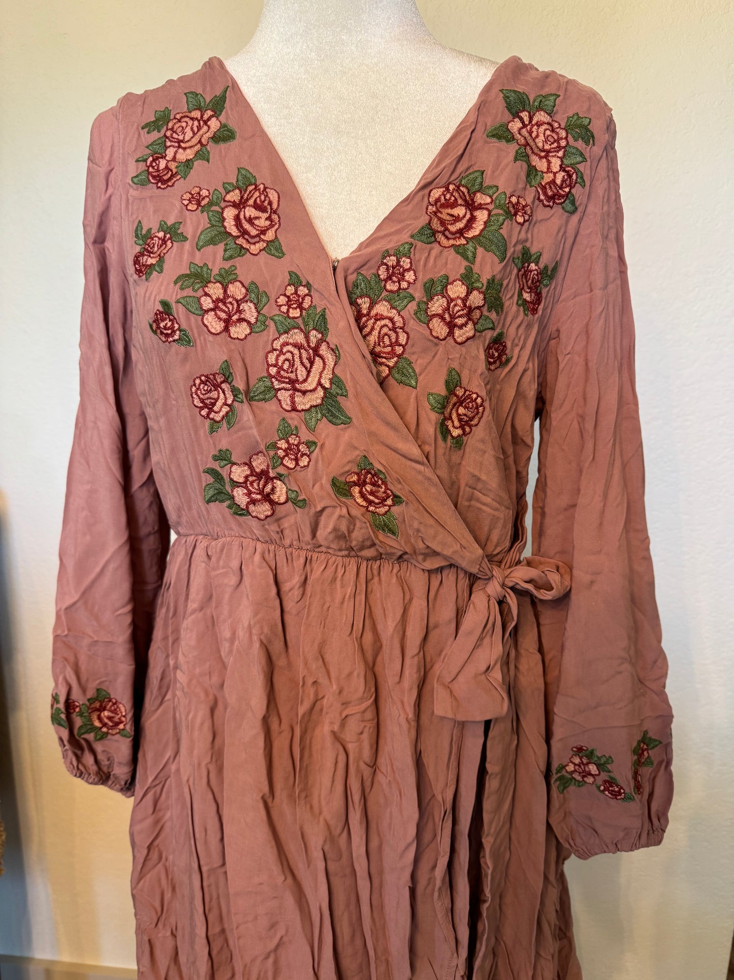 Jodifl Dusty Rose Embroidery Maxi Dress