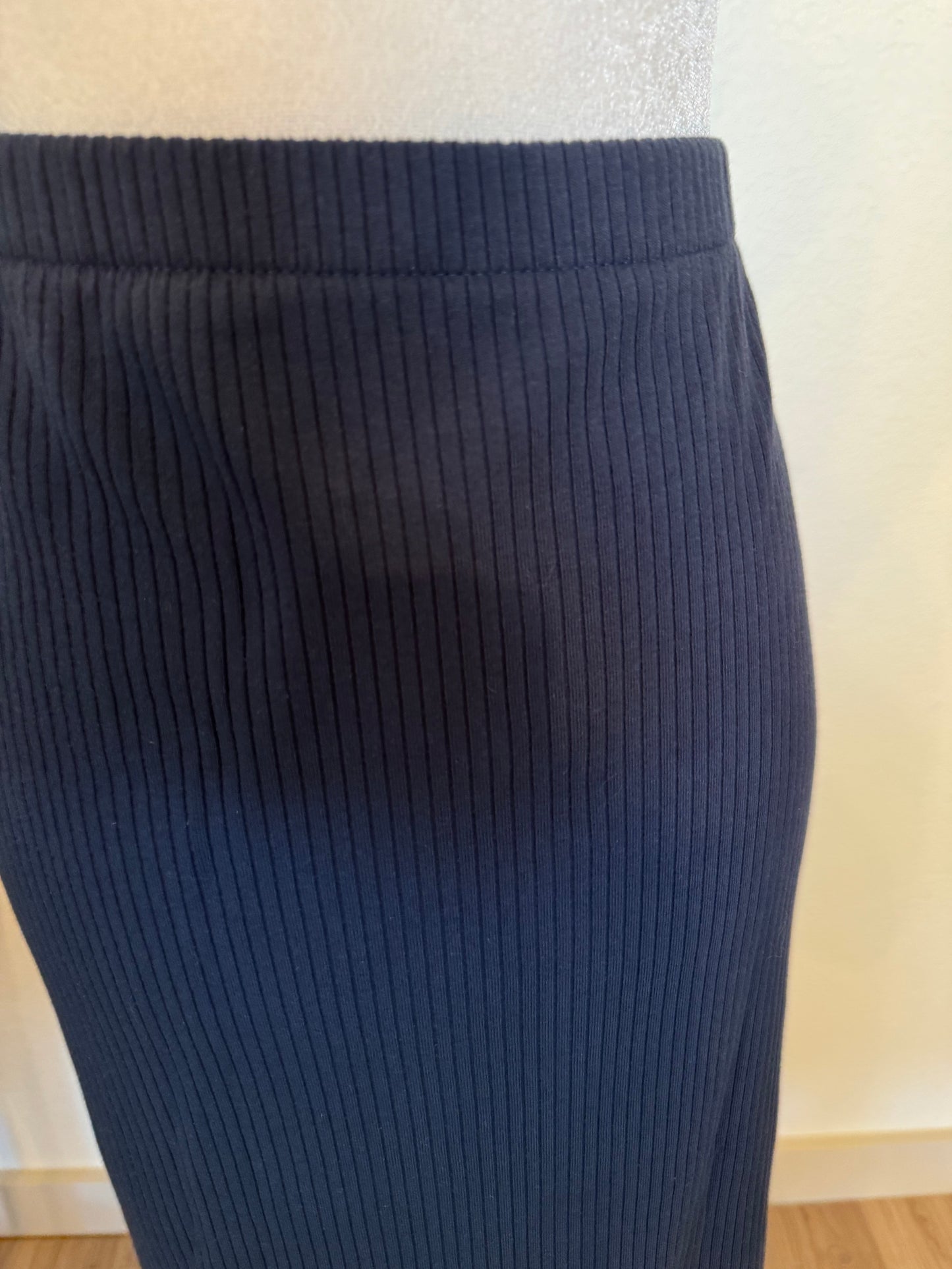 Time and Tru Navy Ribbed Pencil Skirt