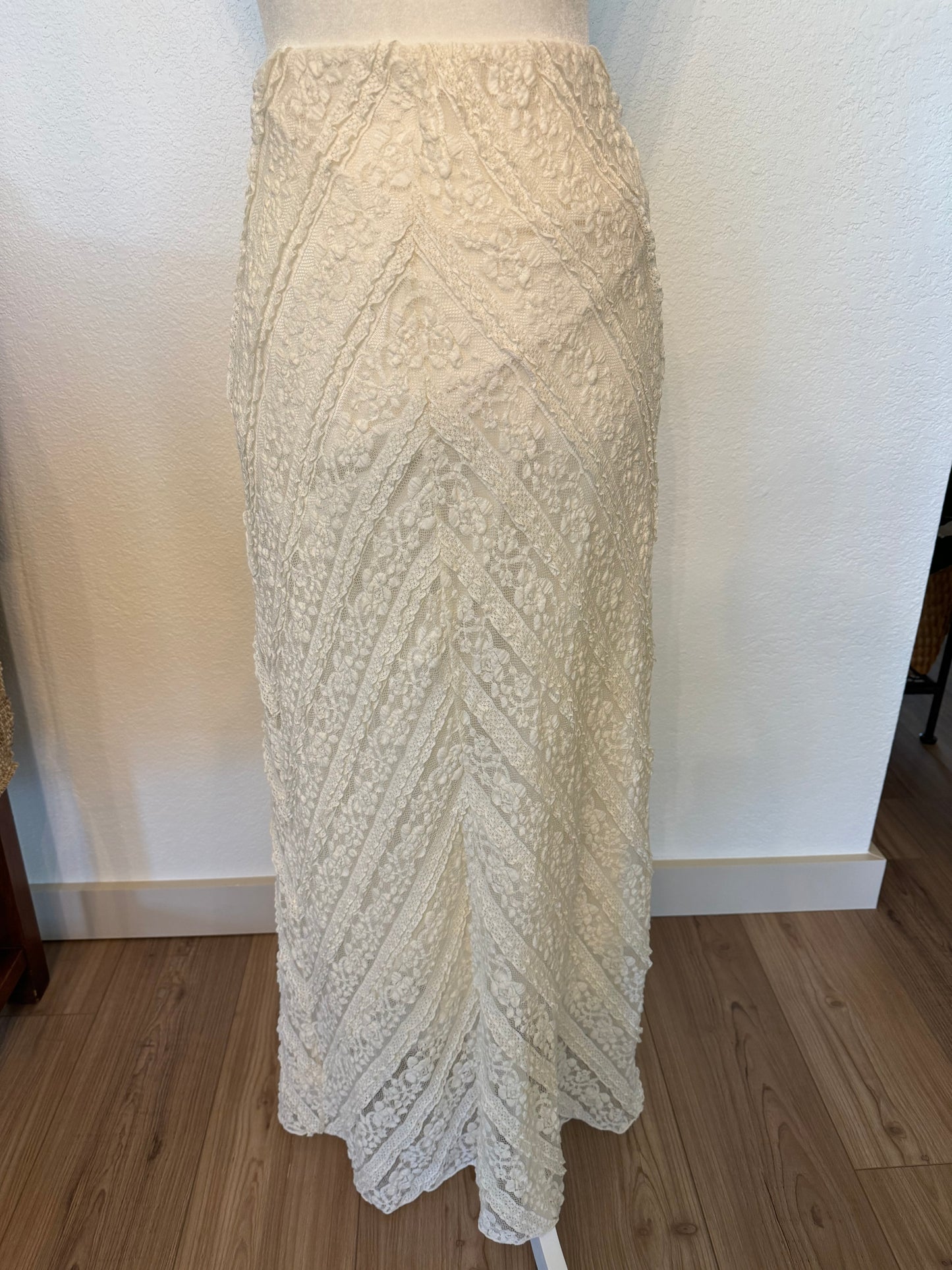 Max Edition Cream Lace Maxi Skirt