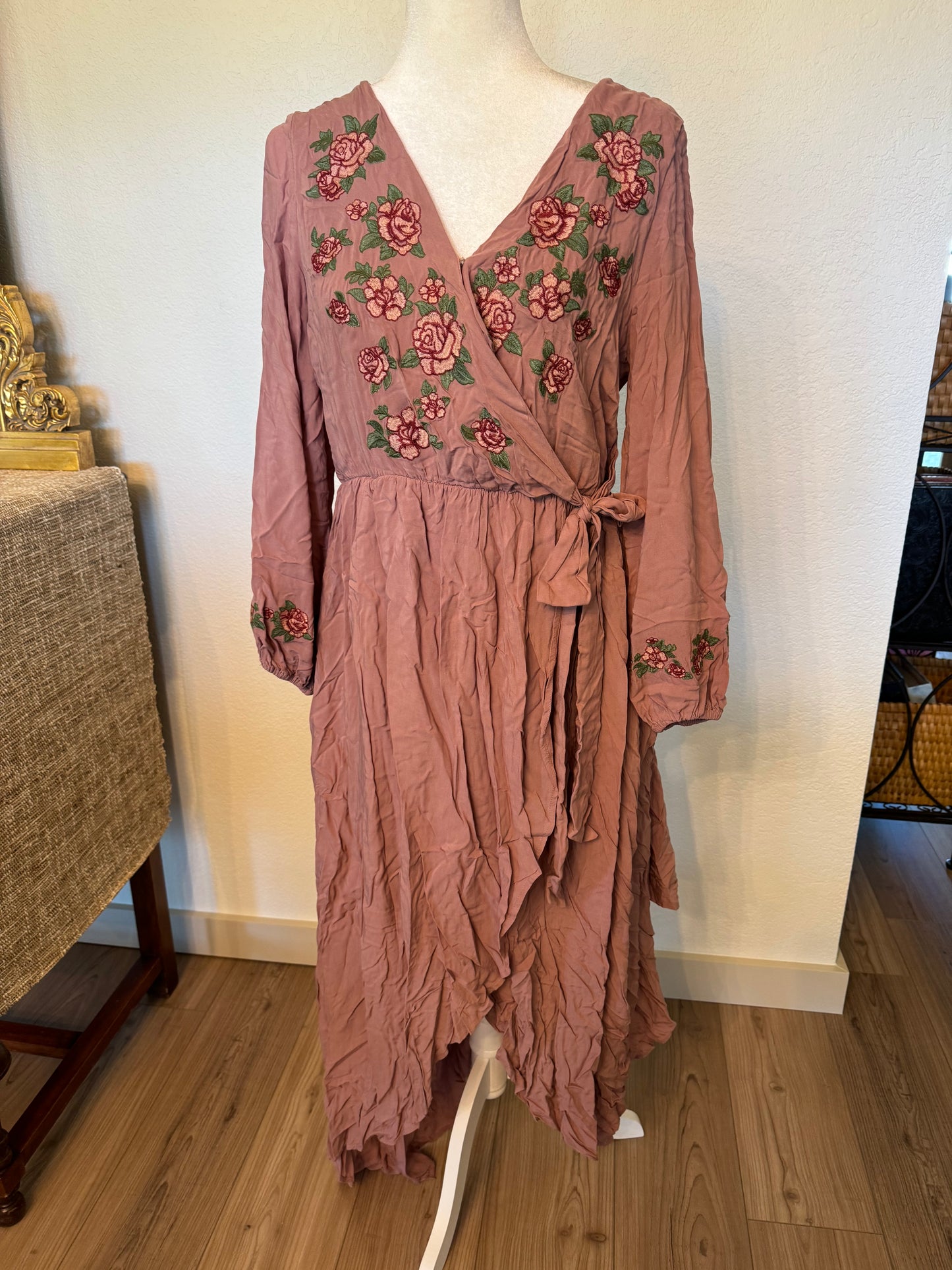 Jodifl Dusty Rose Embroidery Maxi Dress