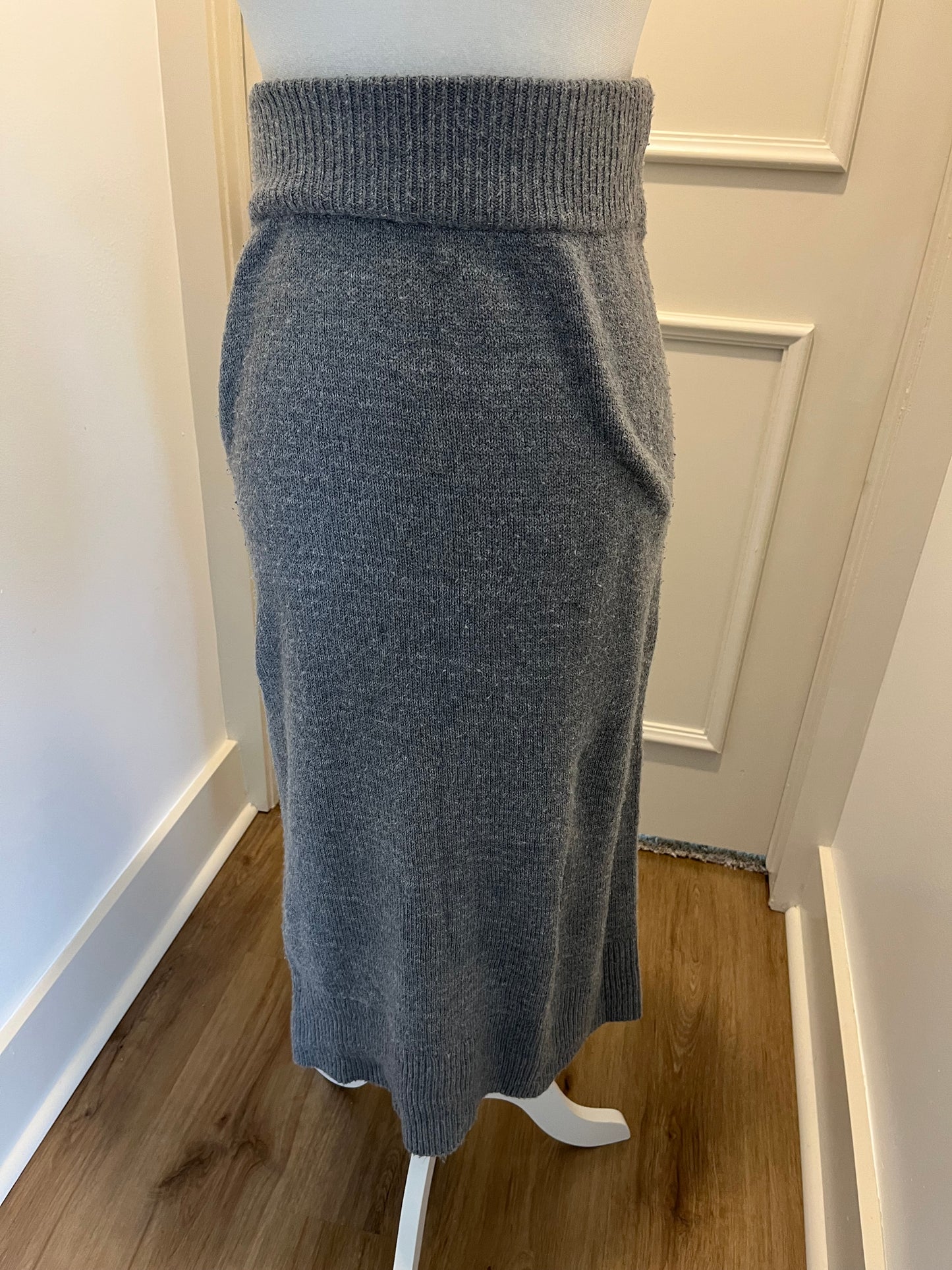 Time & Tru Gray Sweater Skirt