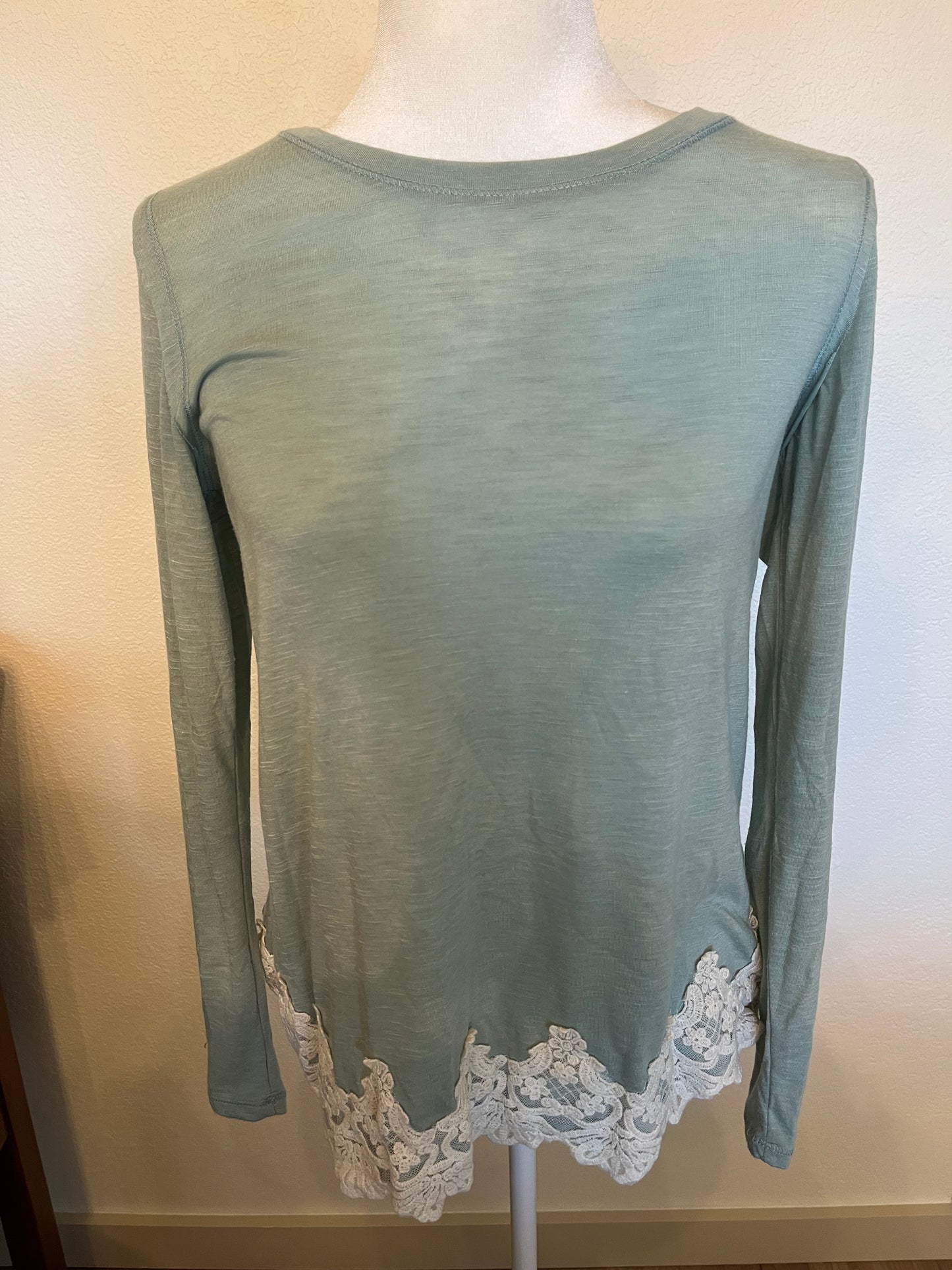 Jolt Sea Foam Top With Lace Trim