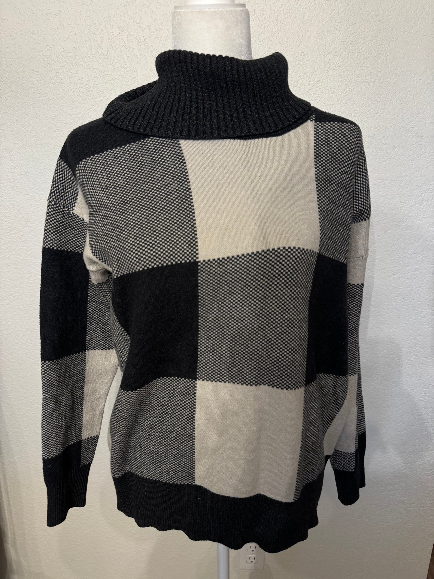 Tahari Black and White Plaid Sweater