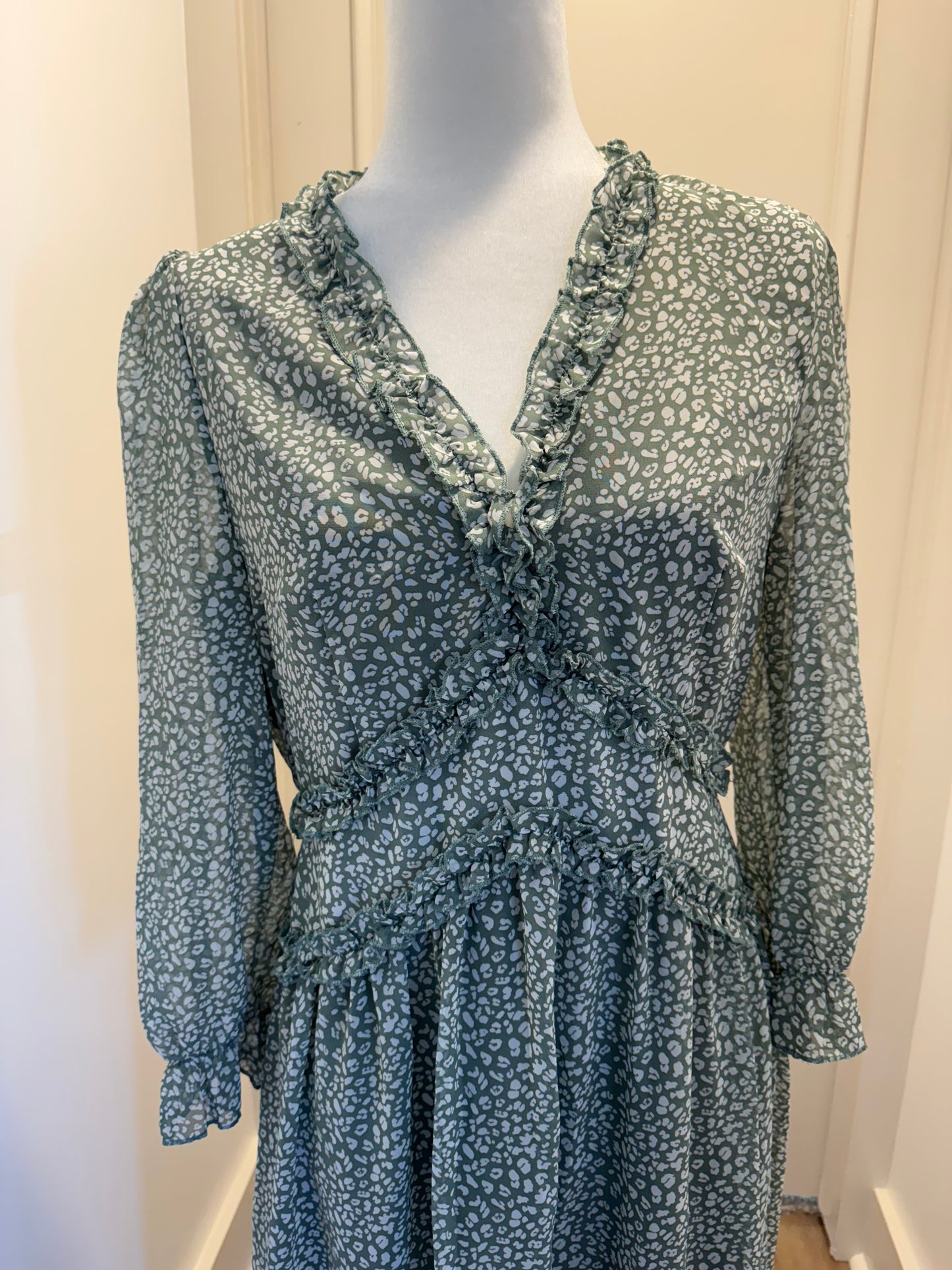 Simplee Green Leopard Midi Dress