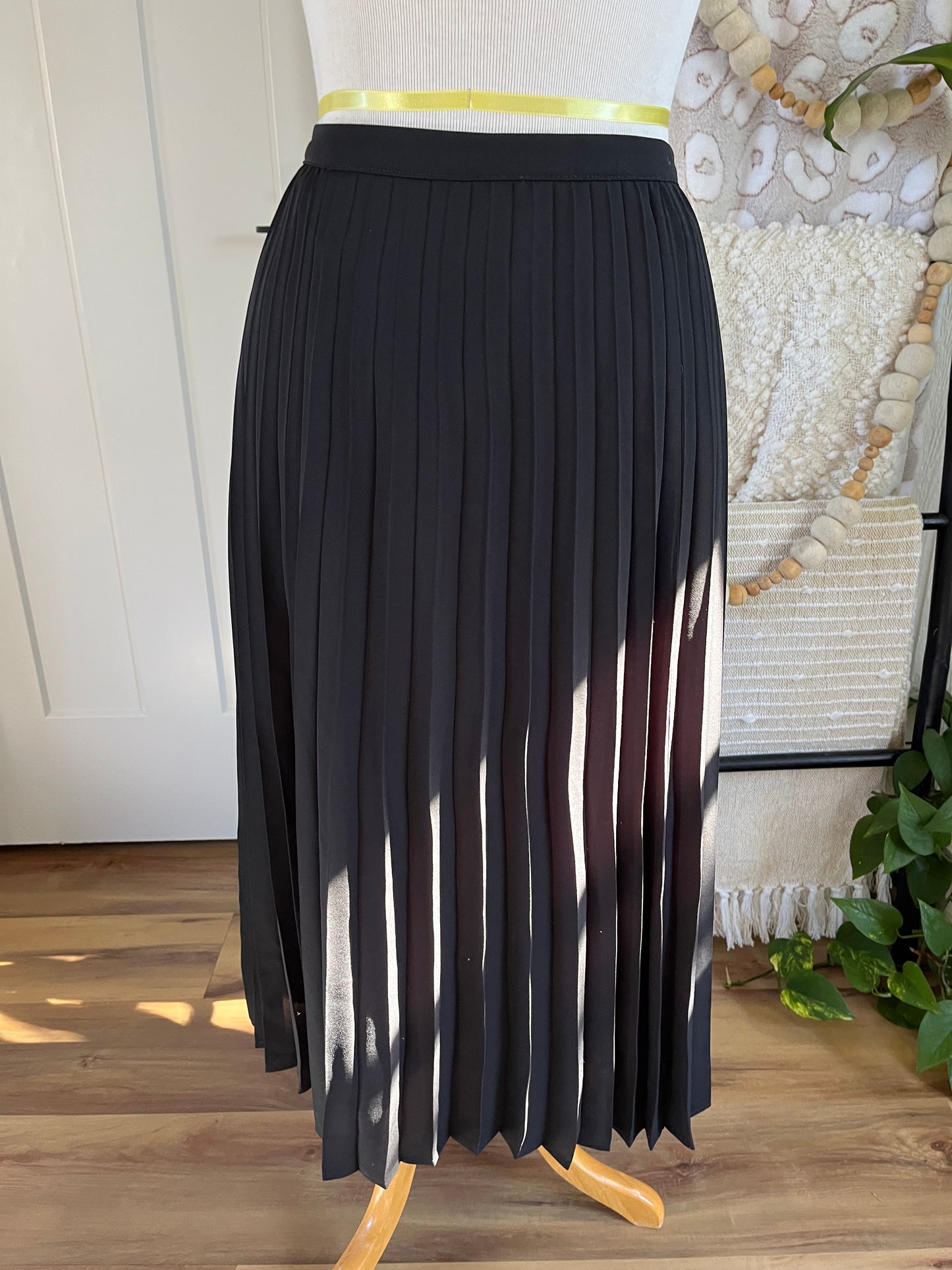 Christopher & Banks Black Pleated Midi Skirt no