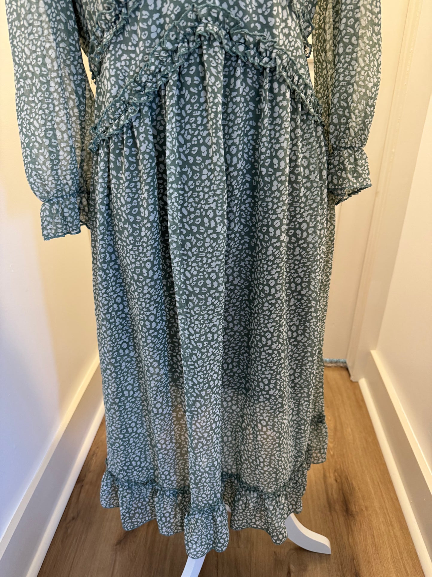 Simplee Green Leopard Midi Dress