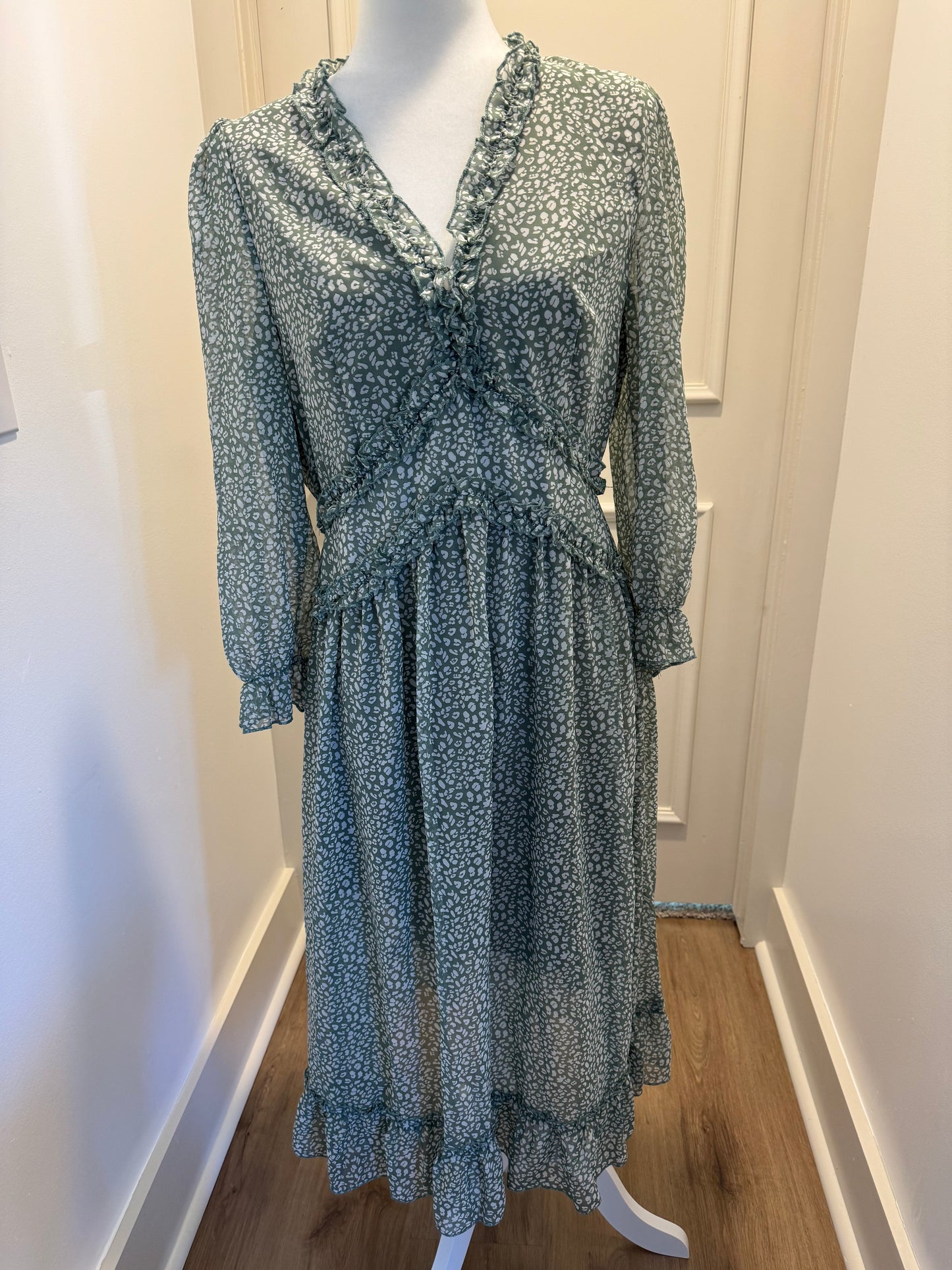 Simplee Green Leopard Midi Dress