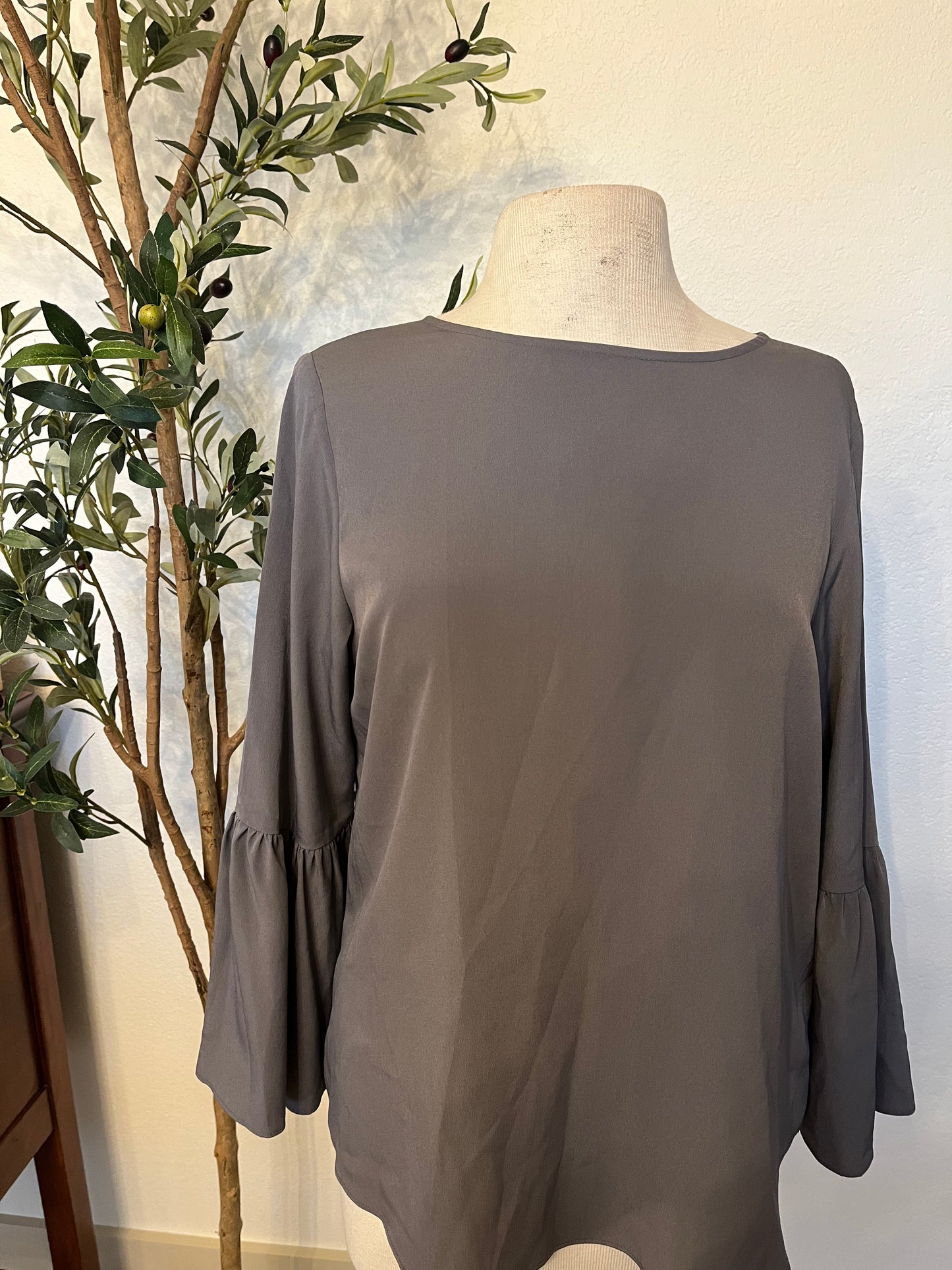 Apt. 9 Gray Top With Ruffle Sleeves