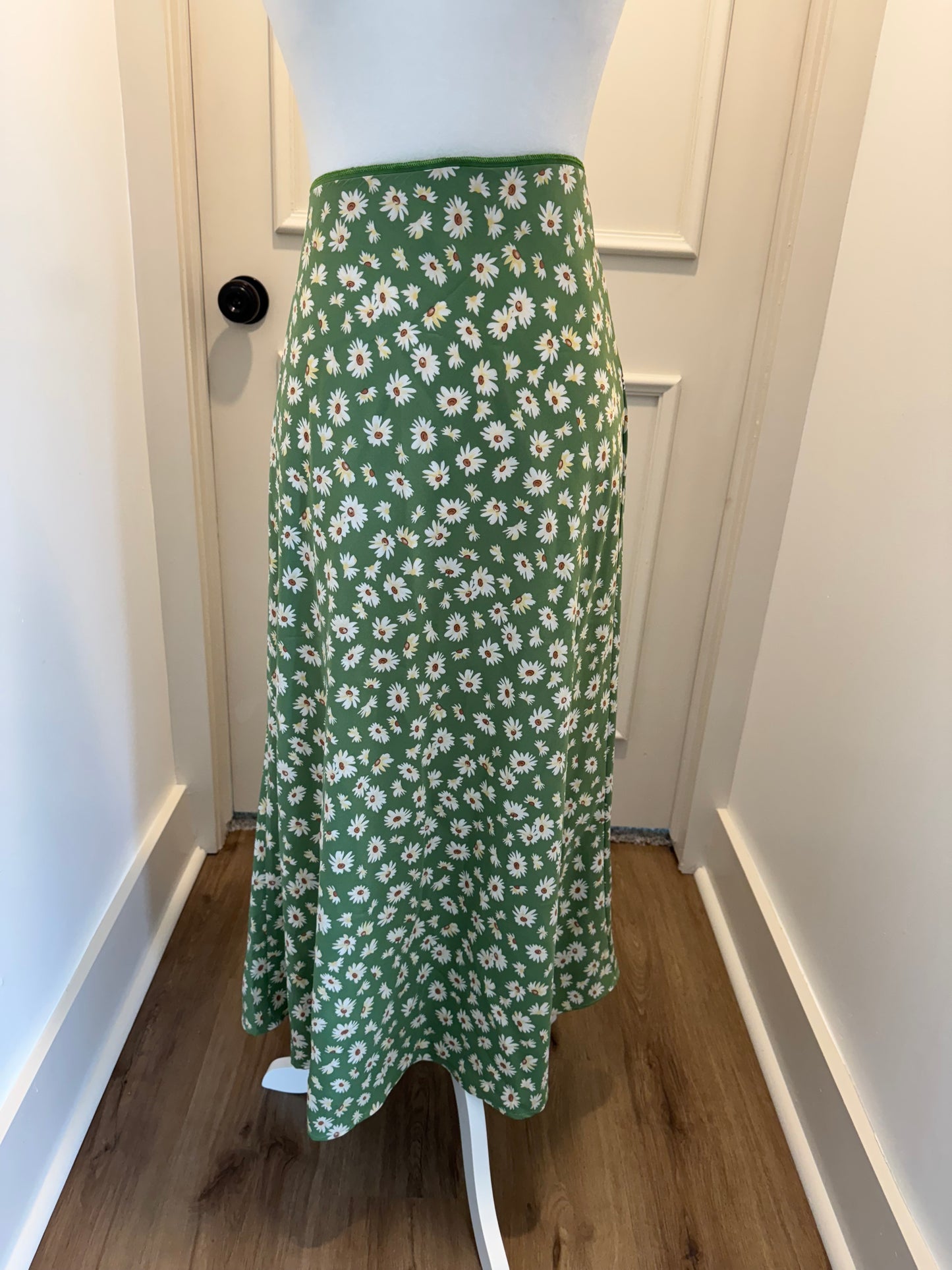 Shein Green Daisy Print Slip Skirt