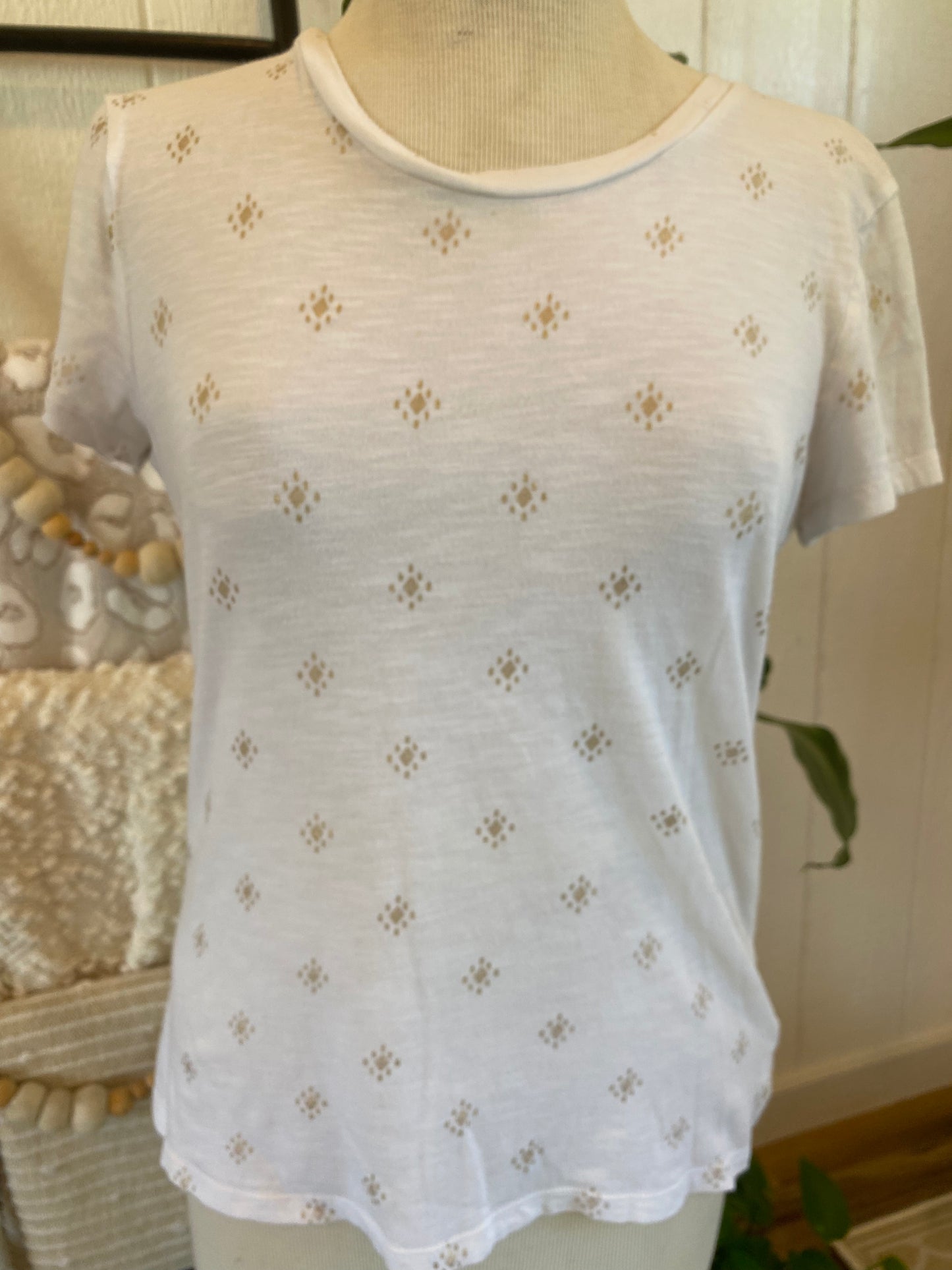 Old Navy White Tee With Gold Print