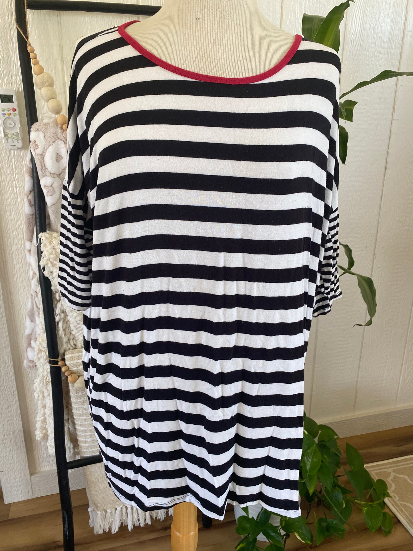 Lula Roe Black and White Stripe Top