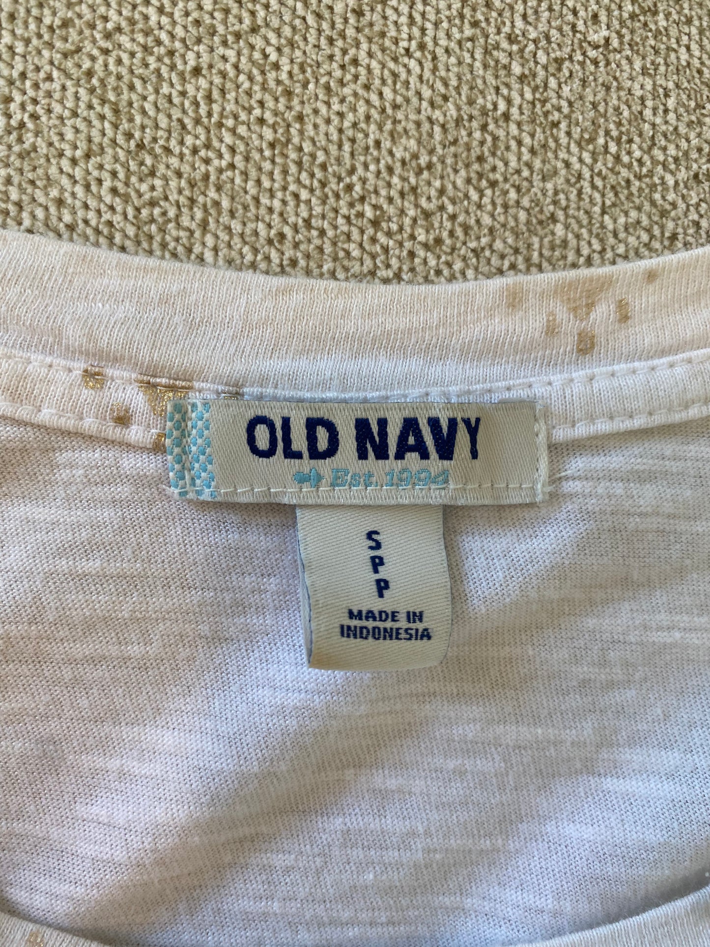 Old Navy White Tee With Gold Print