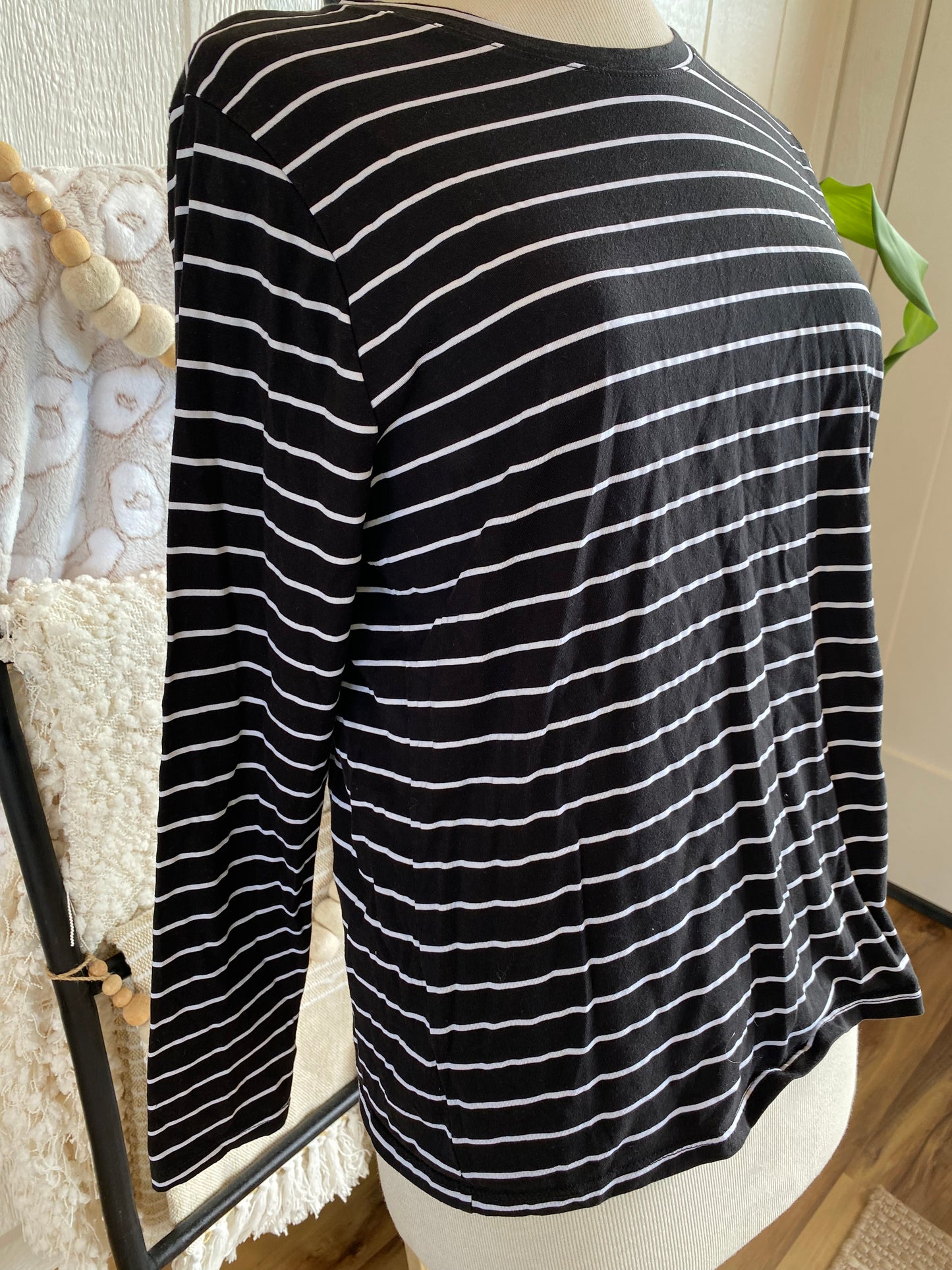 Time & Tru Black and White Stripe Top