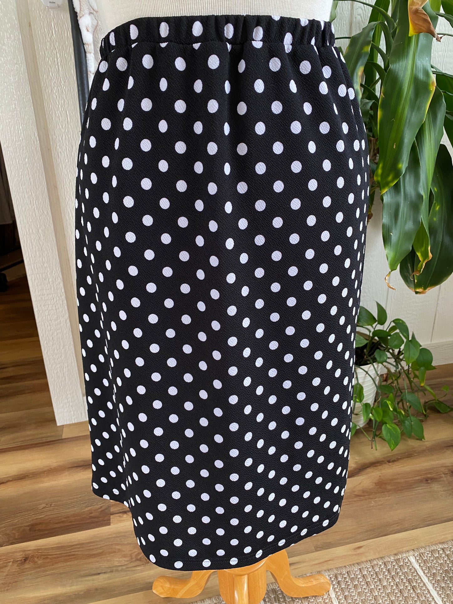 Dresse Trunk Black and White Polkadot Pencil Skirt